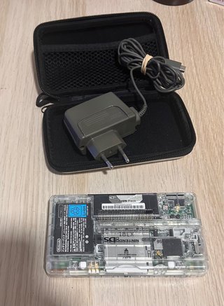Nintendo DS Lite con caricatore e custodia