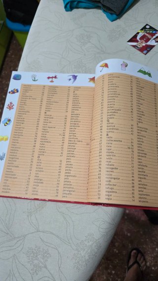 Libro mis primeras 1000 palabras en inglés.