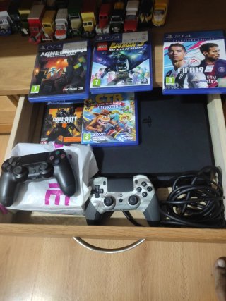 PS4 (PlayStation 4) Negra + Juego CTR Memoria 1TB