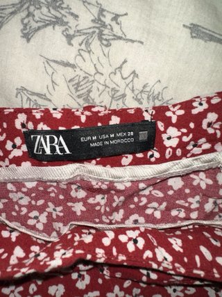Falda pantalón Zara floral roja