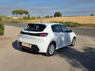 Peugeot 208 2021