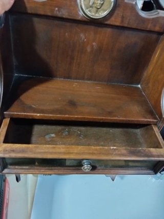 Mueble vintage madera con cajón y cepillos