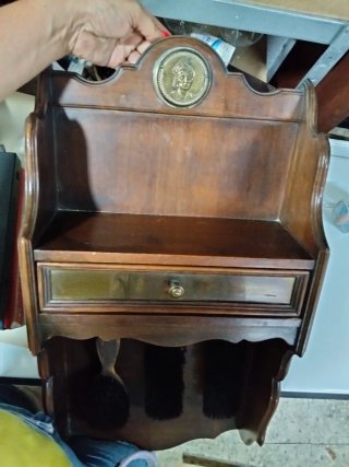 Mueble vintage madera con cajón y cepillos