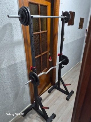 Rack de pesas y barra