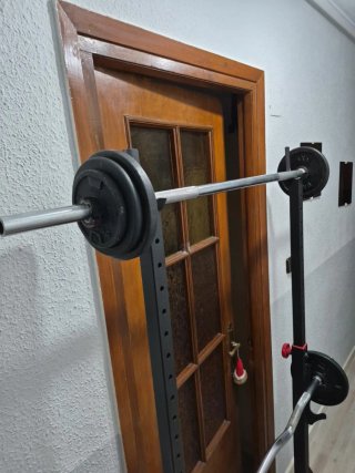 Rack de pesas y barra