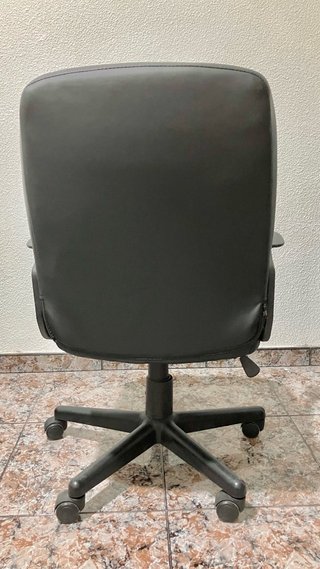 Silla giratoria de oficina con ruedas