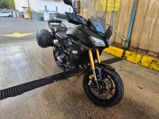 Yamaha Tracer 900 2017 Negra y Dorada