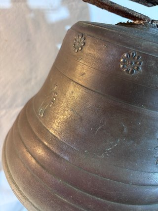 Campana bronce 1900 con soporte original