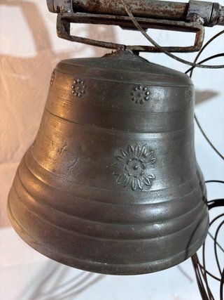 Campana bronce 1900 con soporte original