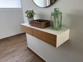 Mueble de pared con 2 cajones