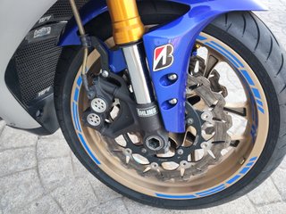 Yamaha YZF R1 2016 con extras