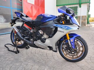 Yamaha YZF R1 2016 con extras