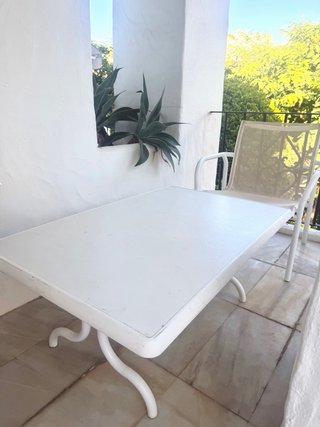 Conjunto exterior: sofá, mesa y silla