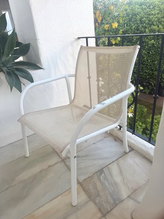 Conjunto exterior: sofá, mesa y silla