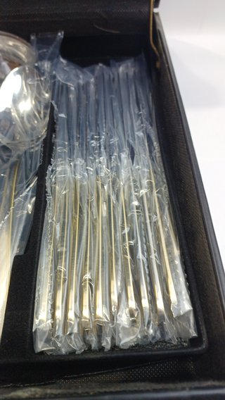Cubertería Solingen 18/10 Oro 24K 75 Piezas
