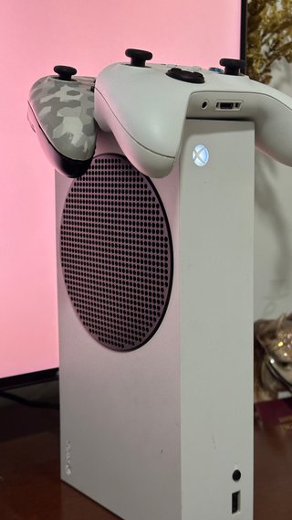 Xbox Series S + 2 mandos