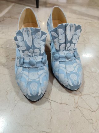 Zapatos seda valenciana azul y blanco
