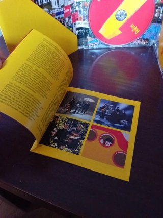 The Beatles 1+ CD + Blu-ray