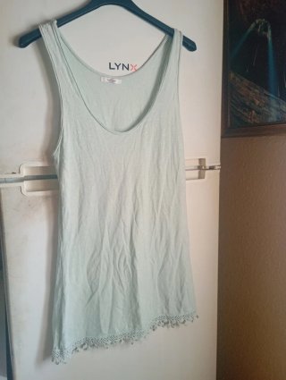 Blusa verde LYNX con encaje