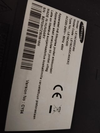 TV Samsung 19" con mando y soporte de pared.