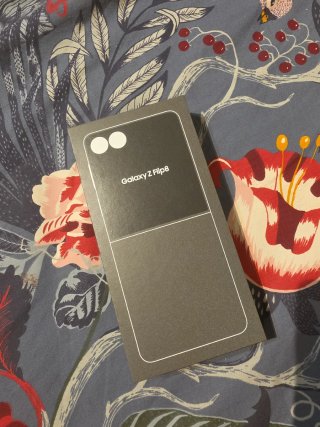 Samsung Galaxy Z Flip8 Caja Sellada