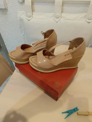 Sandalias Valesca Beige Cuña