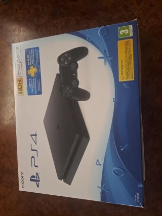 PS4 Slim 500GB + Controller + 3 Giochi