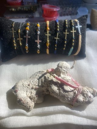 Pulsera Macramé Ajustable Cruz Acero