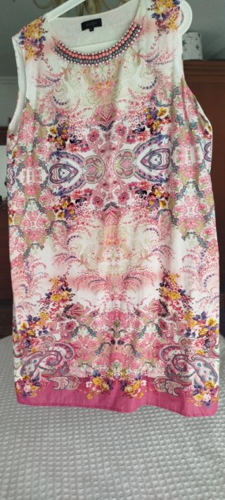 Vestido estampado floral rosa