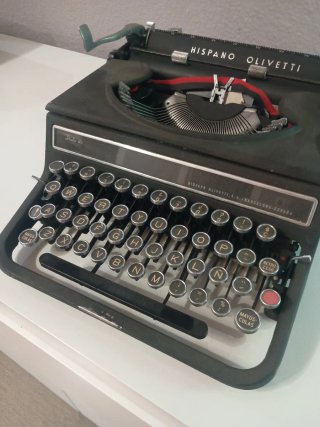 Máquina de escribir Hispano Olivetti