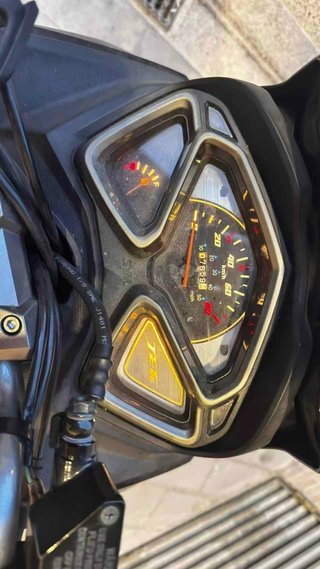 Moto Scooter SYM Negra