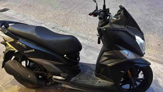 Moto Scooter SYM Negra