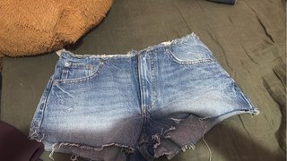 Pantalones vaqueros desgastados