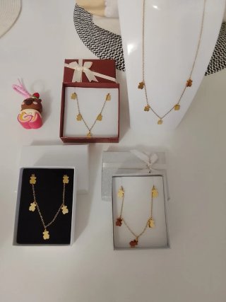 Últimos a 6 €  Collares Tous Acero con caja