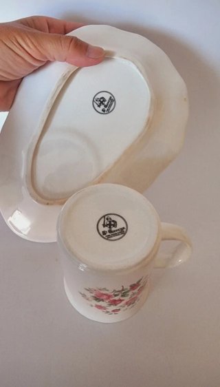 Taza y plato vintage St George rosas