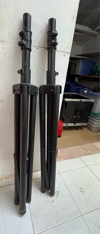 2 Trípodes Ajustables