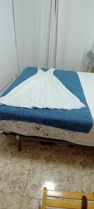 Vestido estilo griego blanco y dorado Diseño unico