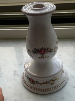 Portacandela in ceramica bianca decorata floreale