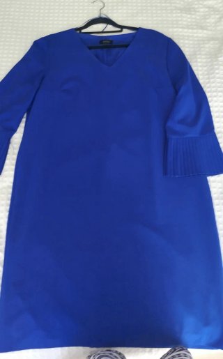 Vestido azul manga acampanada