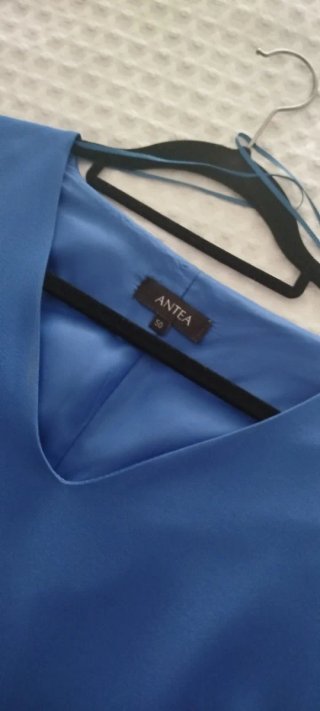 Vestido azul manga acampanada