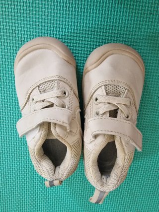 Lote 9 pares zapatillas infantiles