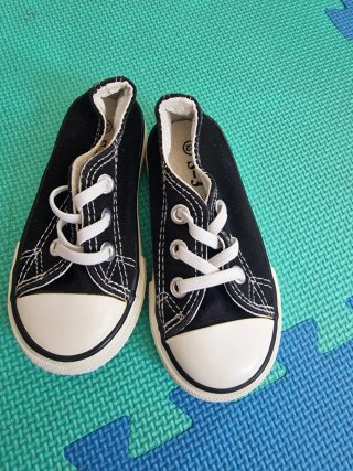 Lote 9 pares zapatillas infantiles