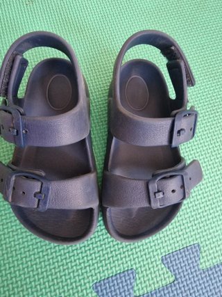 Lote 9 pares zapatillas infantiles