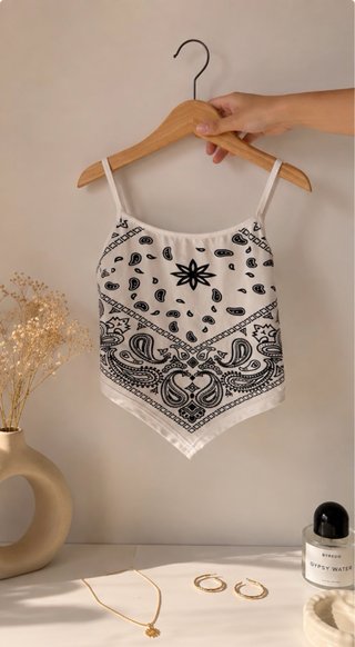 Top estilo bandana blanco y negro