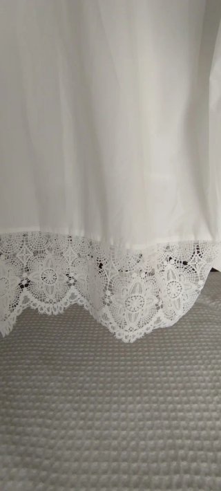Camisa blanca oversize con encaje