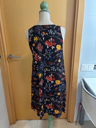 Vestido negro estampado floral verano
