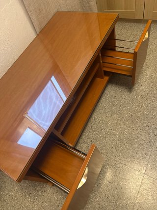 Mueble TV madera y cristal con ruedas en Estartit!