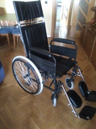 Silla de ruedas plegable.
