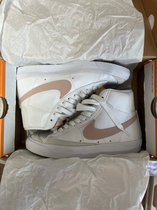 Nike Blazer Mid '77 Mujer Beige/Blanco/Rosa palo