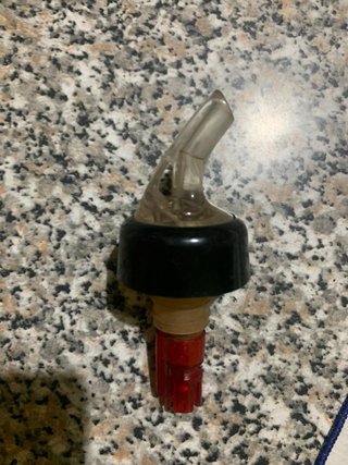 Versatore dosatore per liquore in plastica
